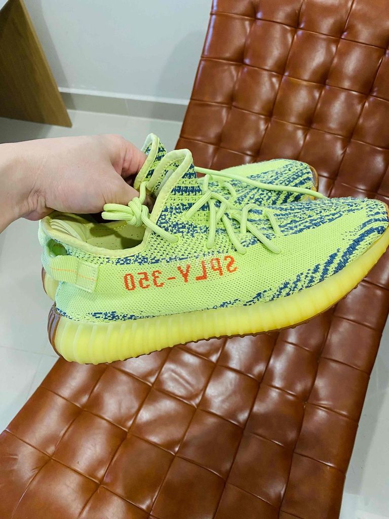 Adidas Yeezy Boost 350 V2. Mua bán Giày dép tại Quận 7 Tp Hồ Chí Minh được đăng bởi Tam Trinh hình 1