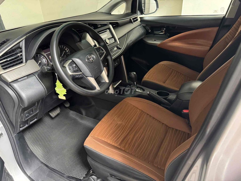 Toyota Innova G 2017 АКПП Серебристый