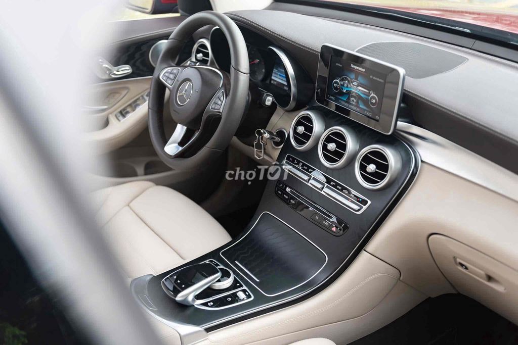 Mercedes GLC300 4Matic 2019. Mua bán Ô tô tại Quận 3 Tp Hồ Chí Minh được đăng bởi Tiền Bùi LONGANH  hình 8