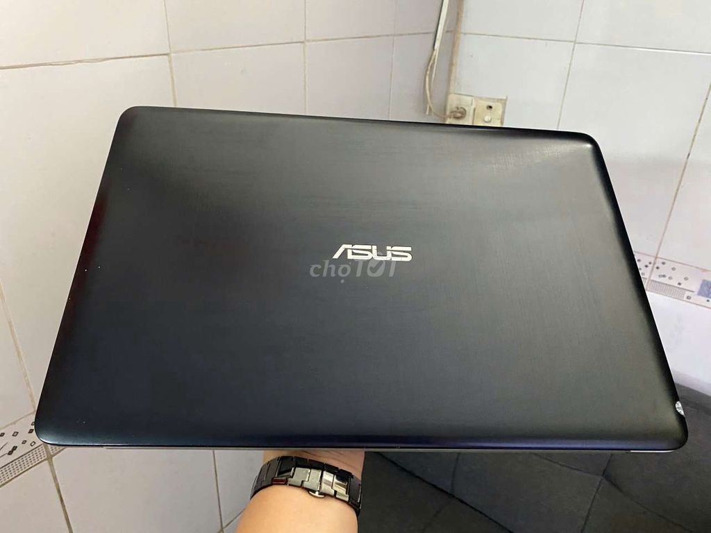 Asus K501 ( i3-4005U. Ram 8G. Ssd 128G. Vga 940m )