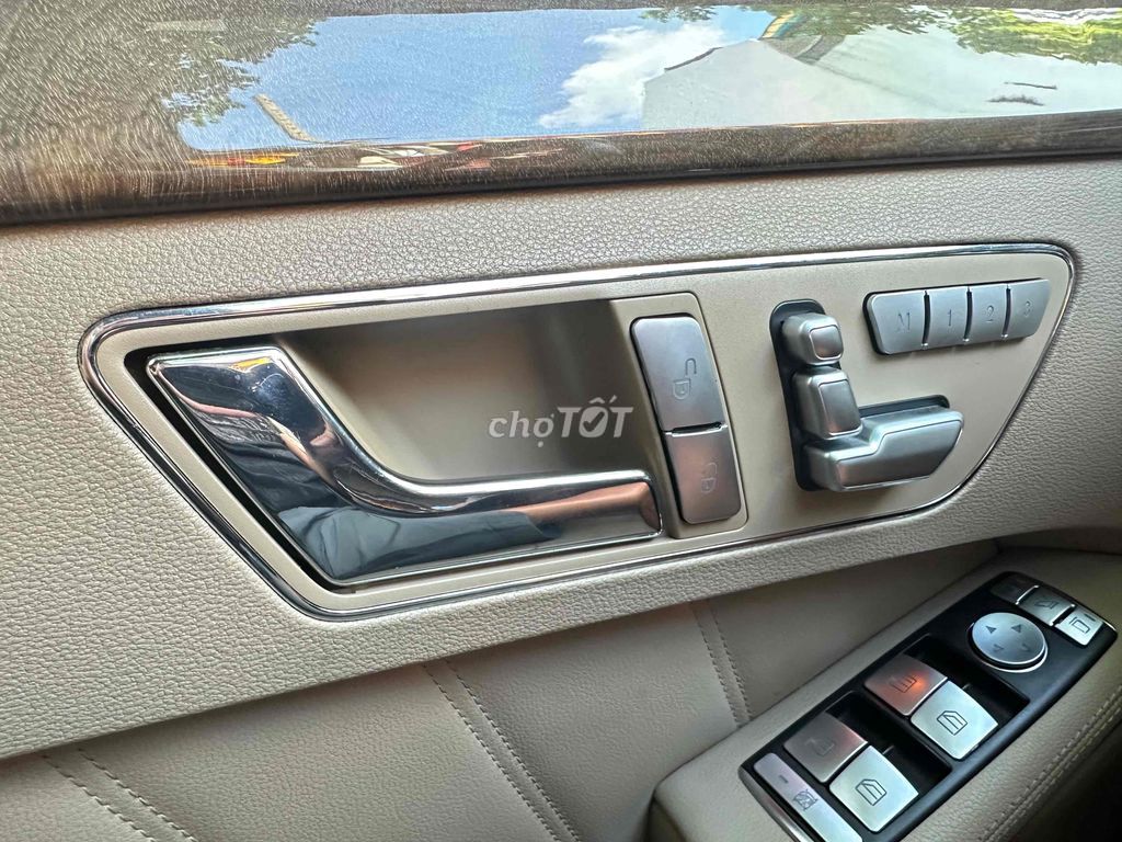 Mercedes Benz E300 2010 Elegance 1 chủ từ đầu. Mua bán Ô tô tại Quận 10 Tp Hồ Chí Minh được đăng bởi Lâm Bình hình 4