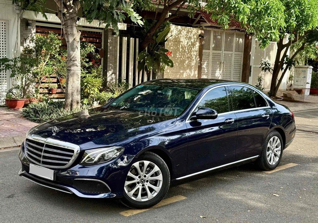Mercedes Benz E200 model 2018 1 chủ từ đầu. Mua bán Ô tô tại Quận 8 Tp Hồ Chí Minh được đăng bởi Khoa nguyễn hình 4