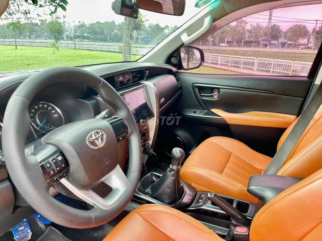 Toyota Fortuner Đen Số sàn 7 chỗ. Mua bán Ô tô tại Quận Ngũ Hành Sơn Đà Nẵng được đăng bởi Đặng Minh Tuấn hình 3
