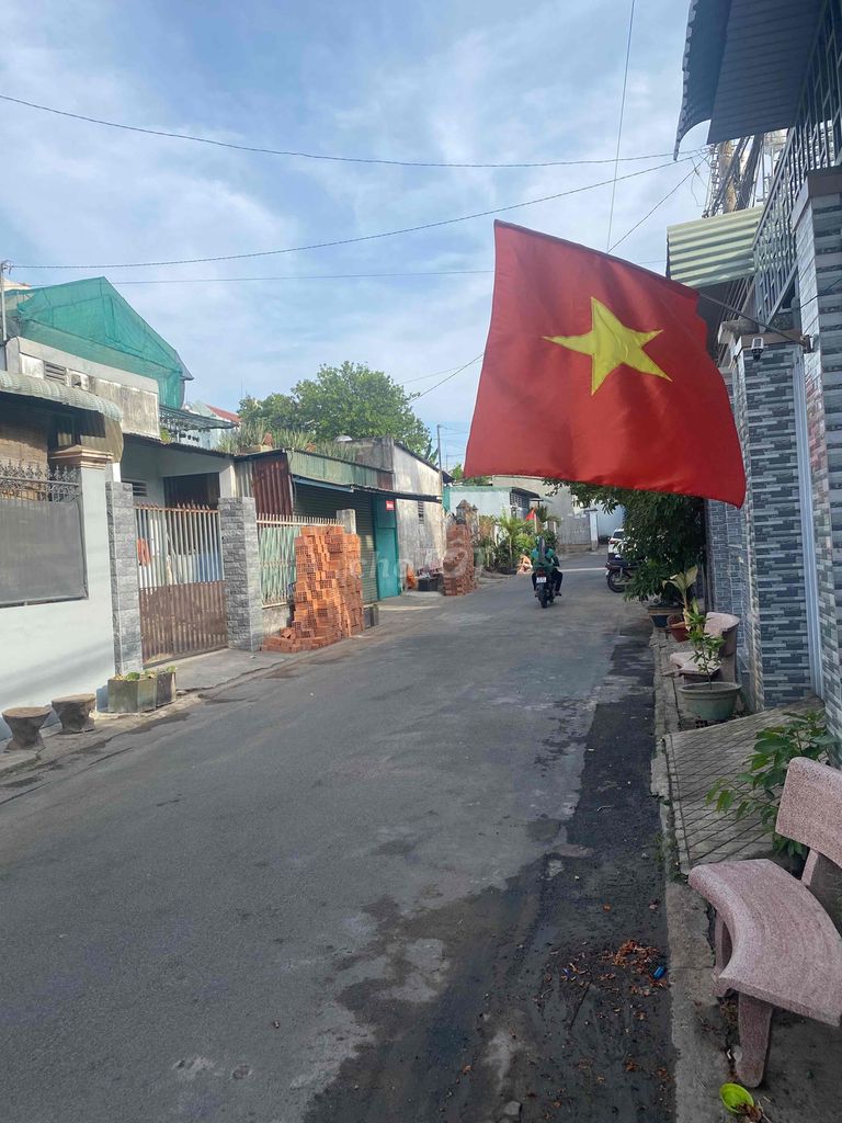 Nhà hẻm xe hơi , 2 phòng ngủ, đường Nguyễn Ái Quốc, Biên Hoà - Đồng Na