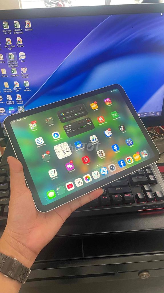 Apple iPad Gen 11 Wifi 128GB Bạc. Mua bán Máy tính bảng tại Quận Ninh Kiều Cần Thơ được đăng bởi Giang hình 1