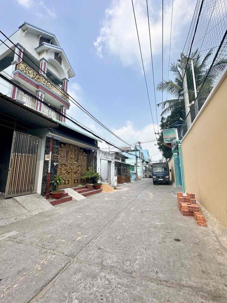 BÁN DÃY NHÀ TRỌ 10 phòng DT 300tr, DT: 200M2
