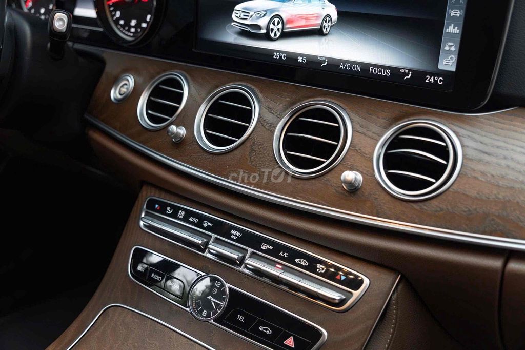 Mercedes E200 Model 2020 - Đen Nâu - 1 chủ. Mua bán Ô tô tại Quận 7 Tp Hồ Chí Minh được đăng bởi Thật Nguyễn LongAnh Auto hình 7