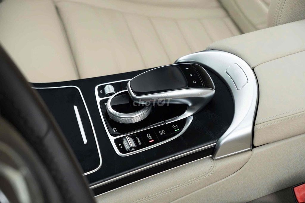 LONG ANH AUTO về Mercedes GLC300 4Matic model 2018. Mua bán Ô tô tại Quận 7 Tp Hồ Chí Minh được đăng bởi LongAnh AuTo  hình 12