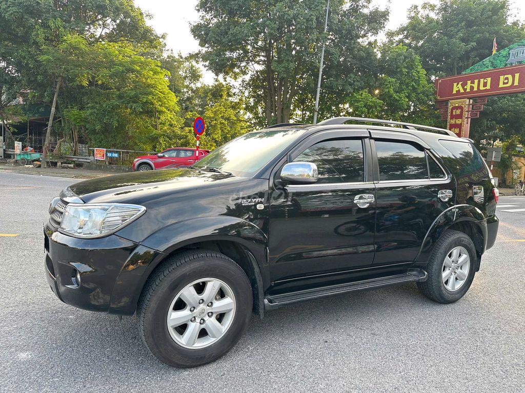 Toyota Fortuner 2.7V 4x4AT cuối 2011 tự động 2 cầu. Mua bán Ô tô tại Huyện Sóc Sơn Hà Nội được đăng bởi Salon Auto Đào Hằng hình 2