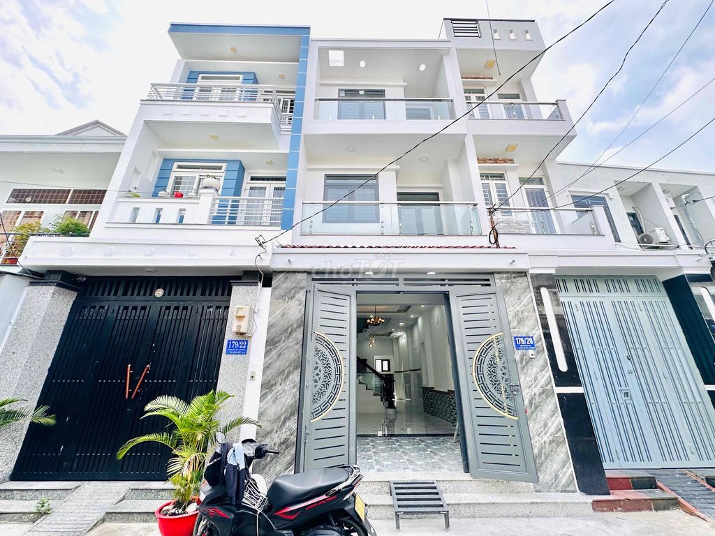 Bán nhà đẹp 4.2m x 15m 3 tầng, 2 mặt hẻm đường Đông Bắc - Q12