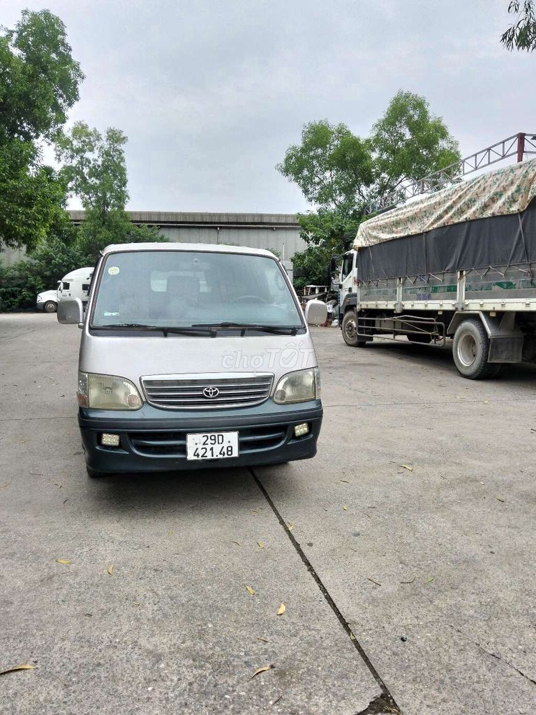 Toyota Hiace 3 места 2004 2 цвета