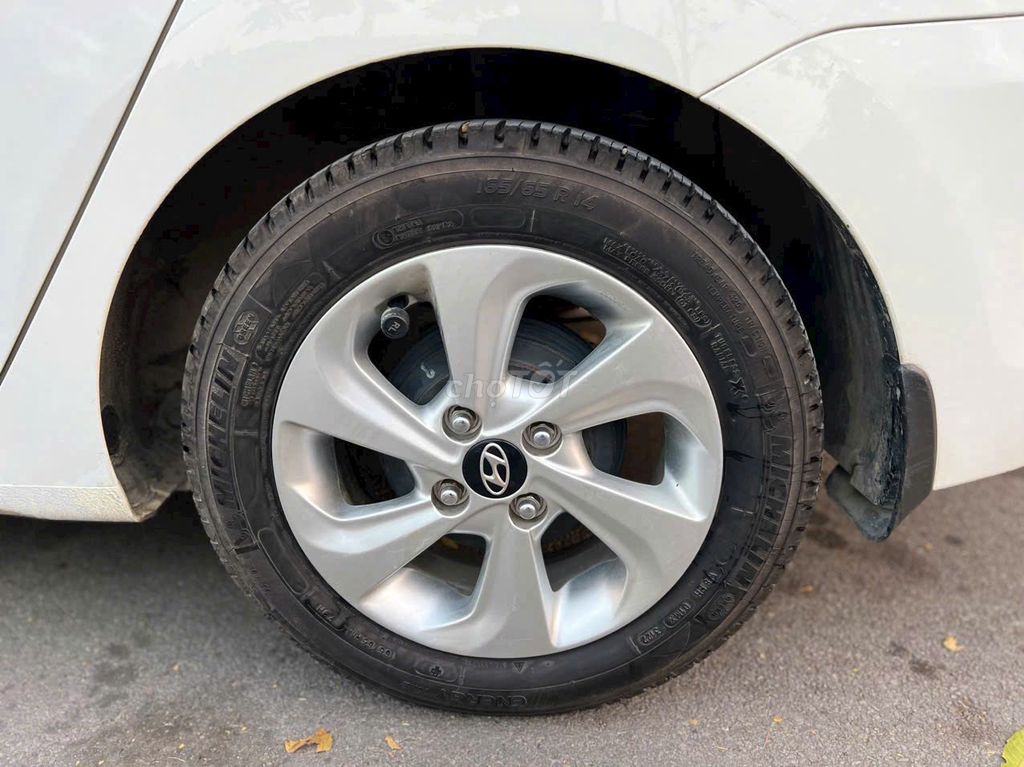 Hyundai Grand i10 2019 Trắng 75.000 km. Mua bán Ô tô tại Quận Long Biên Hà Nội được đăng bởi Anh Anh hình 8