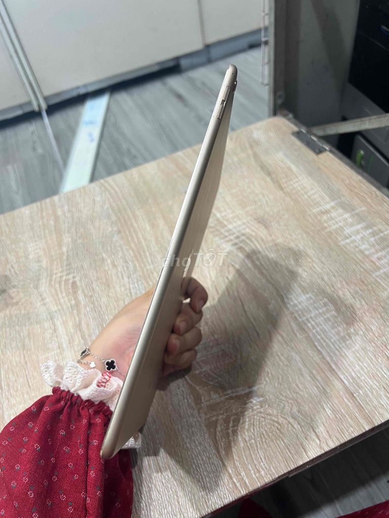 Apple iPad Pro 9.7 inch 32GB Vàng Đã sử dụng. Mua bán Máy tính bảng tại Thành phố Thủ Đức Tp Hồ Chí Minh được đăng bởi Phạm Xuân Hòa hình 1