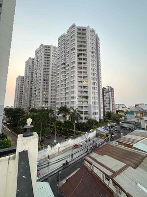 giá qá rẻ 80tr1m2/ chính chủ bán nhà hxh ngay Himlam Hậu Giang 3 lầu