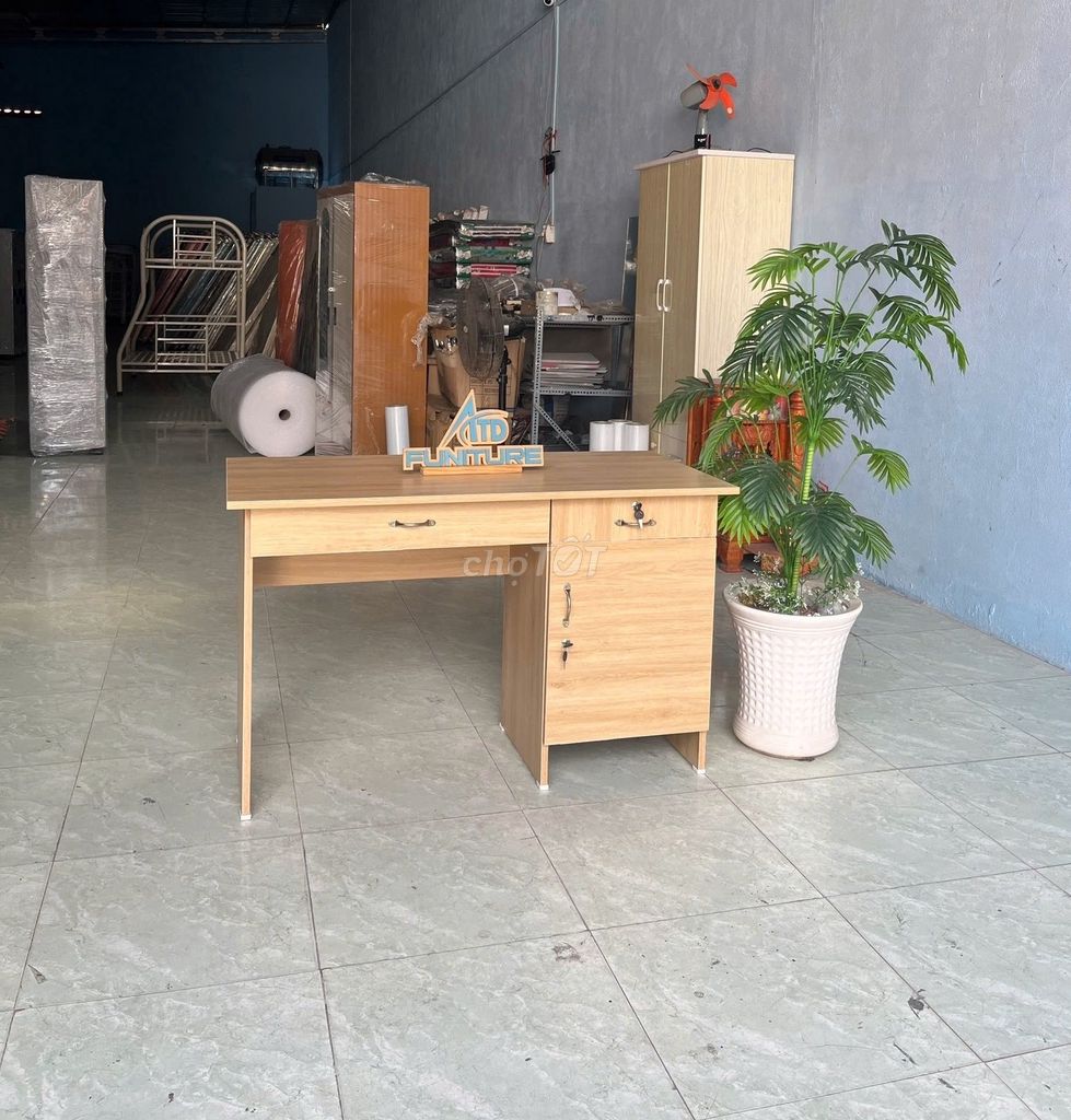Bàn làm việc # bàn làm việc gỗ ^ bàn làm việc. Mua bán Bàn ghế tại Thành phố Tân An Long An được đăng bởi Tổng Kho Nội Thất Sài Gòn hình 1