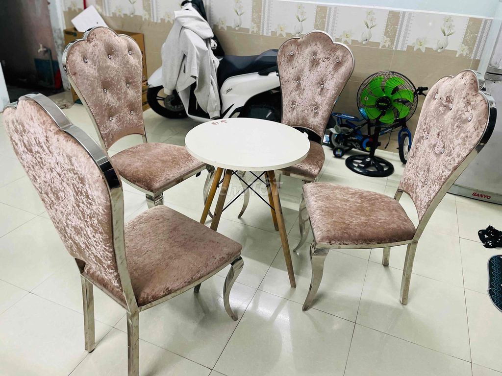 e cần thanh lí bộ bàn ghế. Mua bán Bàn ghế tại Quận Sơn Trà Đà Nẵng được đăng bởi Nguyễn Thảo hình 1