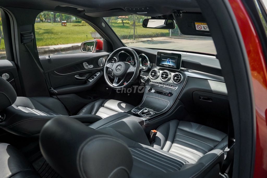 Mercedes GLC300 4Matic 2019, Bank 90%. Mua bán Ô tô tại Quận 7 Tp Hồ Chí Minh được đăng bởi Hoàn Lee Xe Lướt hình 17