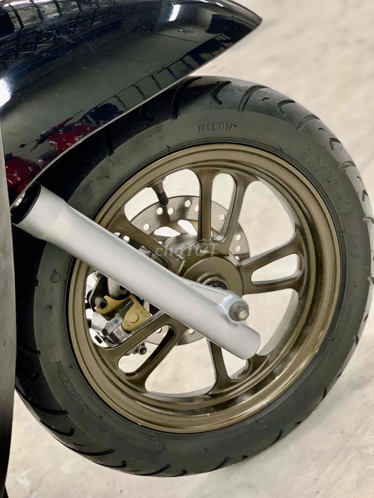 Honda Scoopy 2022 chính chủ BSTP đen bóng đẹp zin. Mua bán Xe máy tại Thành phố Thủ Đức Tp Hồ Chí Minh được đăng bởi Khương Phan hình 11