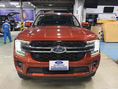 Everest  Ambient Xe Chuẩn Kĩ Đẹp Bán Tại Hãng Ford