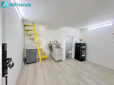 gác cao rộng 35m2 ngay Lê Văn Lương