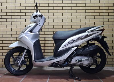 Honda Vision 2013 Trắng. Mua bán Xe máy tại Quận Đống Đa Hà Nội được đăng bởi Nguyễn Minh Đức