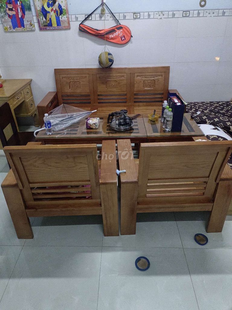 Nhà dư cần thanh lý bàn ghế gỗ bàn trang điểm 95%. Mua bán Bàn ghế tại Huyện Long Mỹ Hậu Giang được đăng bởi Tốn  hình 1