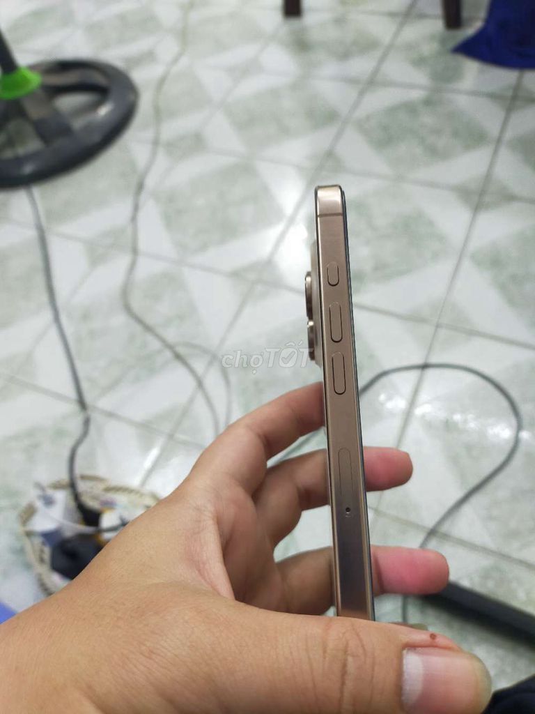 Apple iPhone 16 Pro 256GB Vàng. Mua bán Điện thoại tại Quận Ninh Kiều Cần Thơ được đăng bởi Quang Nhật hình 1