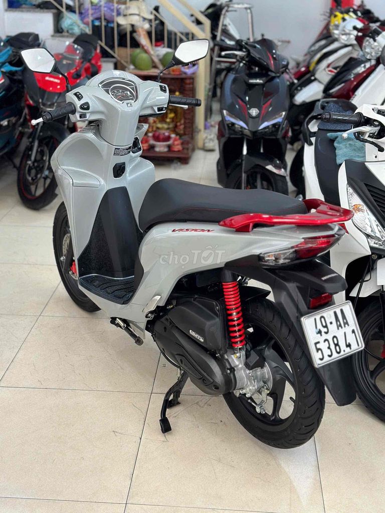 Honda Vison 2025.odd 300km.odd300km.Chính chủ.BS49. Mua bán Xe máy tại Quận 6 Tp Hồ Chí Minh được đăng bởi Cửa Hàng Xe Máy Hoà Bùi hình 3
