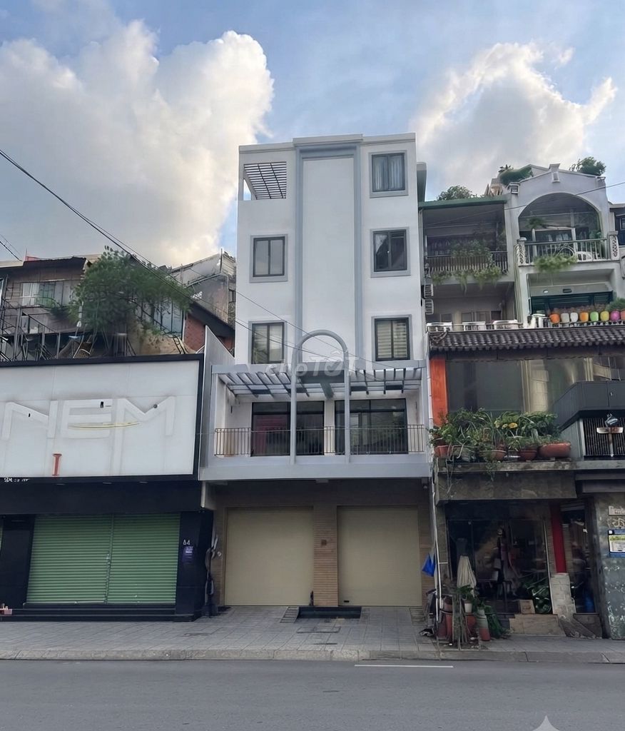 🏢 CHO THUÊ TÒA NHÀ MẶT TIỀN CÁCH MẠNG THÁNG 8 – QUẬN 1 | 200TR/THÁNG