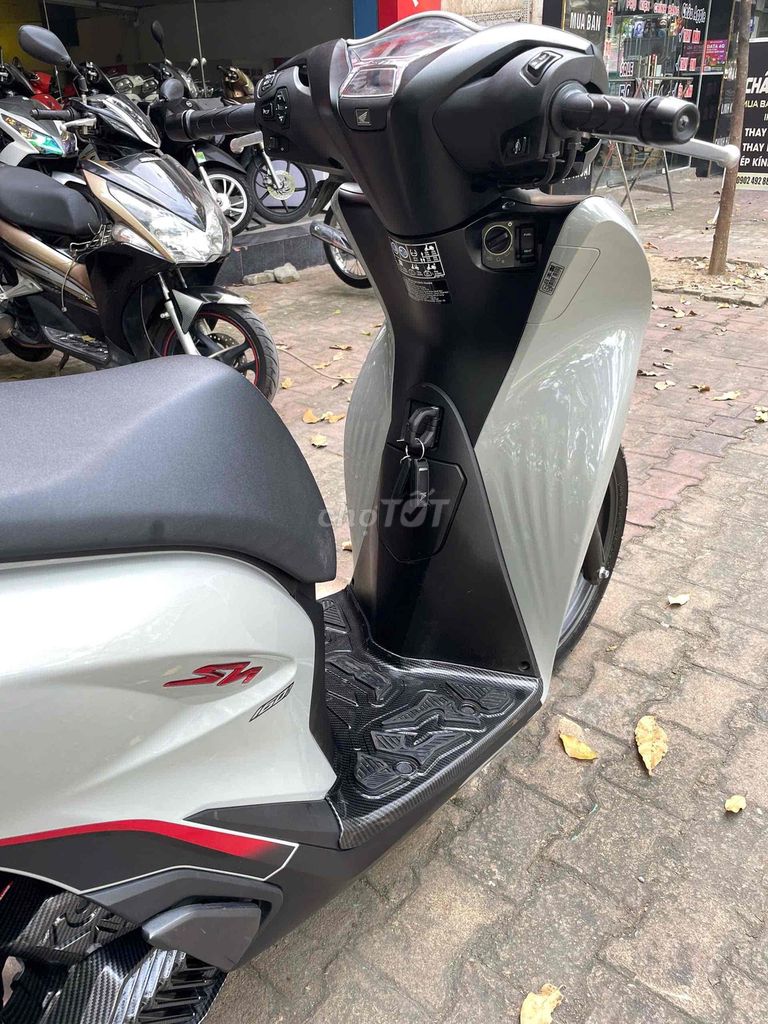 Honda SH160 2024 Xám 5000 km. Mua bán Xe máy tại Thành phố Biên Hòa Đồng Nai được đăng bởi Minh Hiền hình 6