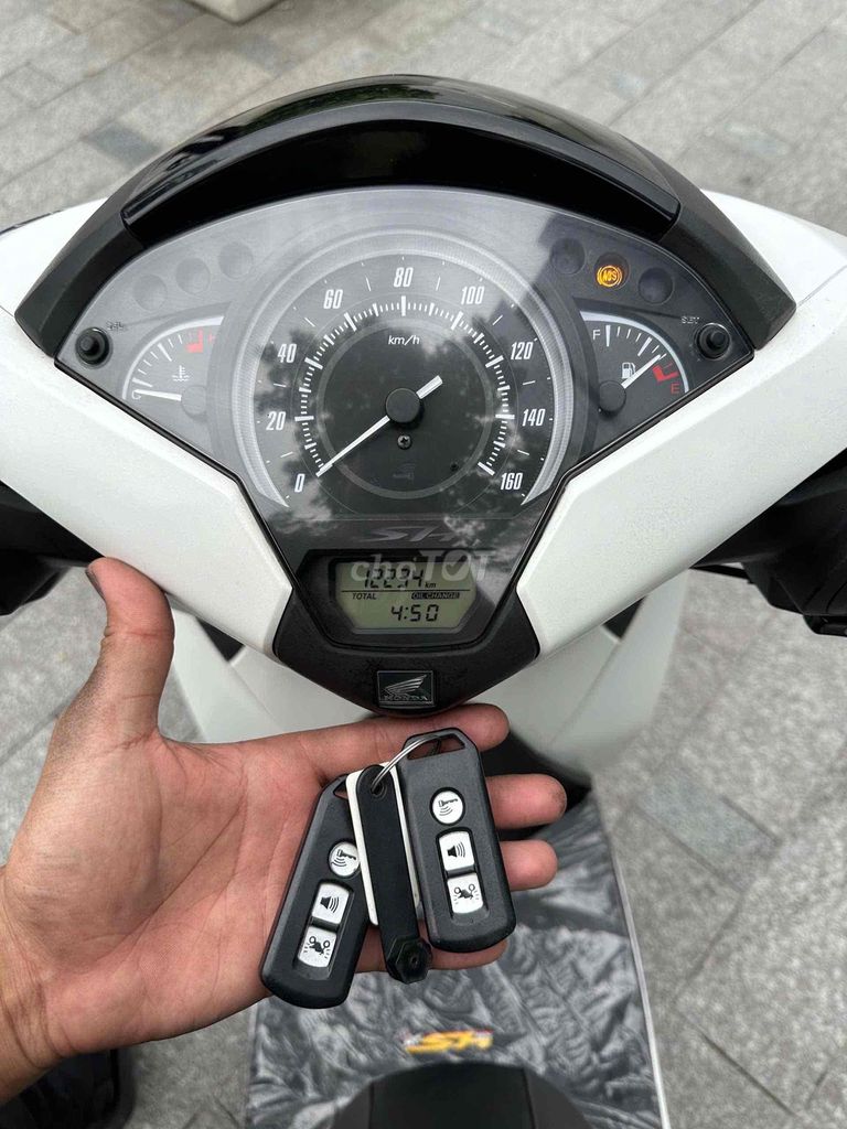 Cần bán SH 150 ABS 2018 màu trắng cực đẹp,cực chât. Mua bán Xe máy tại Quận Đống Đa Hà Nội được đăng bởi Xe Máy Vượng Trung hình 4