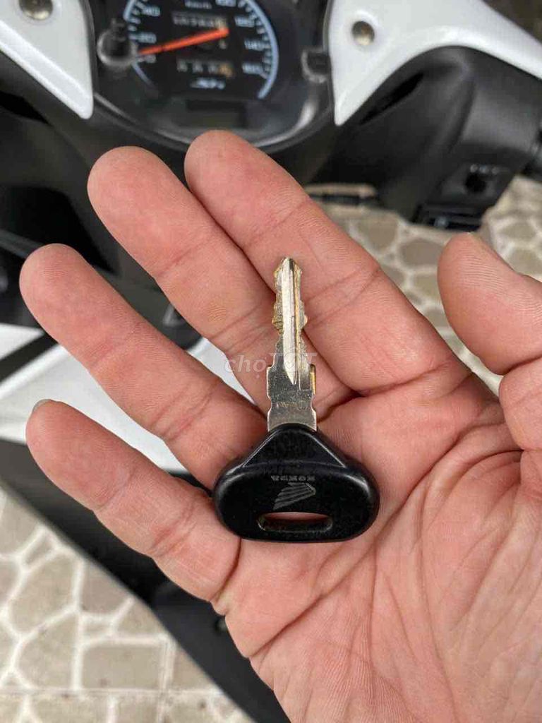 sh 150 mẫu Ý đời 2011 trắng đen. Mua bán Xe máy tại Quận Bình Thuỷ Cần Thơ được đăng bởi vũ hình 8