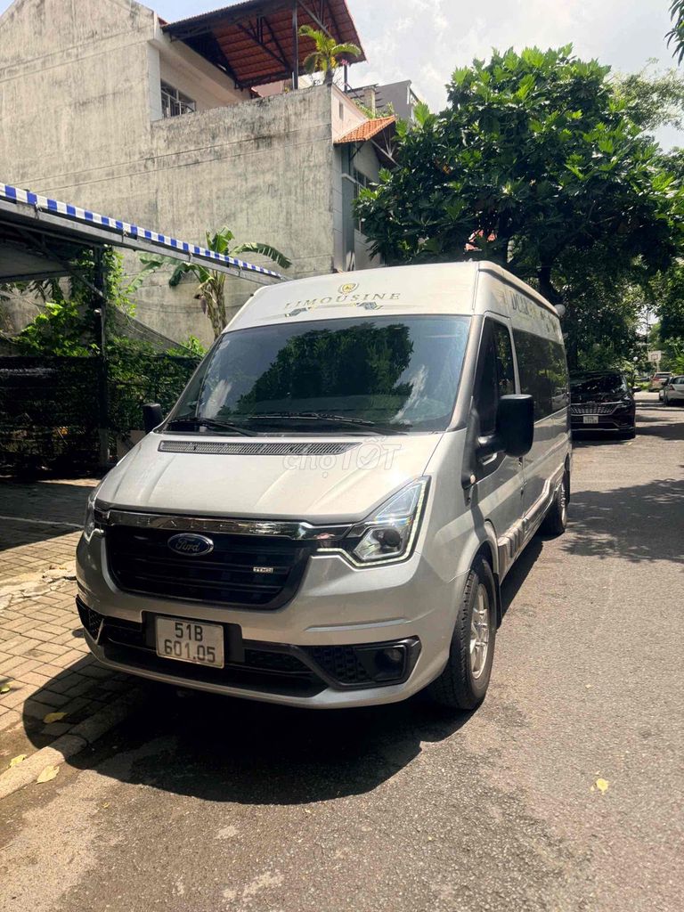 Автомобильный лимузин Ford Transit 2022, 10-местный, серебристый