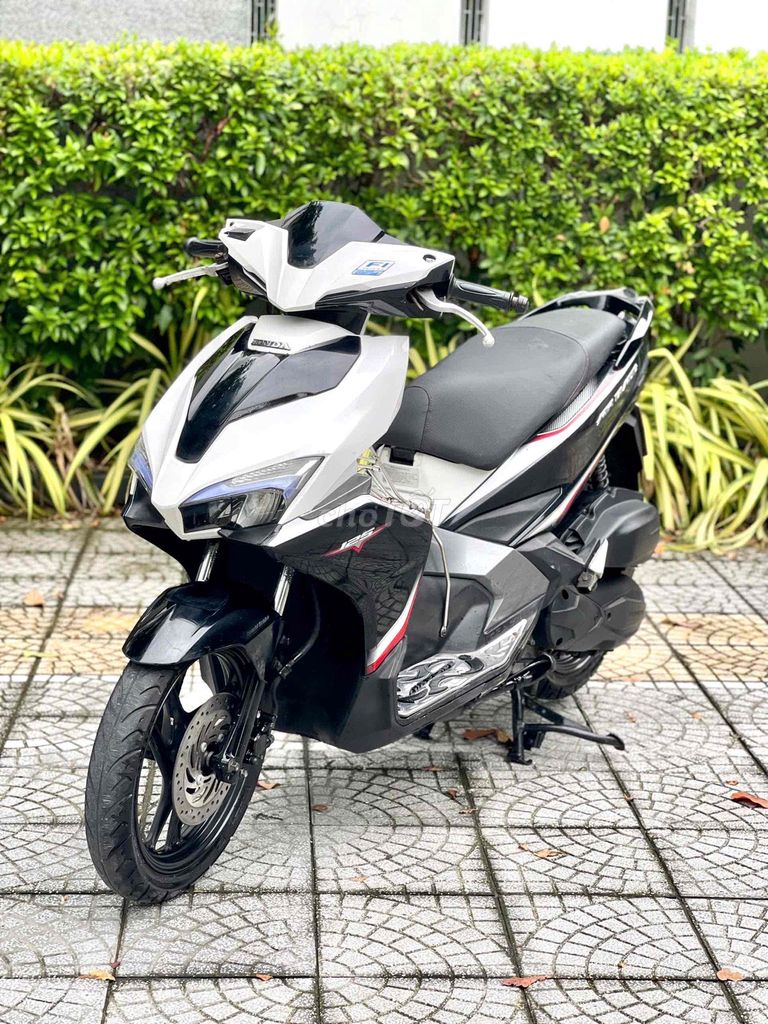 Специальное белое лезвие Honda Air Blade 2017