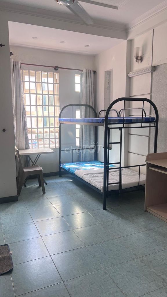 Giường tầng kim loại màu đen. Mua bán Giường, chăn ga gối nệm tại Quận 1 Tp Hồ Chí Minh được đăng bởi Vũ Hùng hình 1