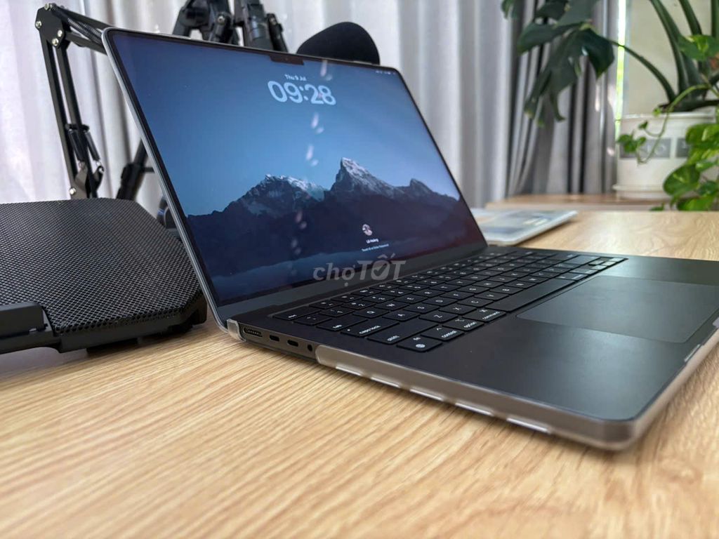 Macbook Air M1 16GB Bạc + Pro M4 16GB Đen Like New. Mua bán Laptop tại Quận 12 Tp Hồ Chí Minh được đăng bởi Lê Hoàng hình 1