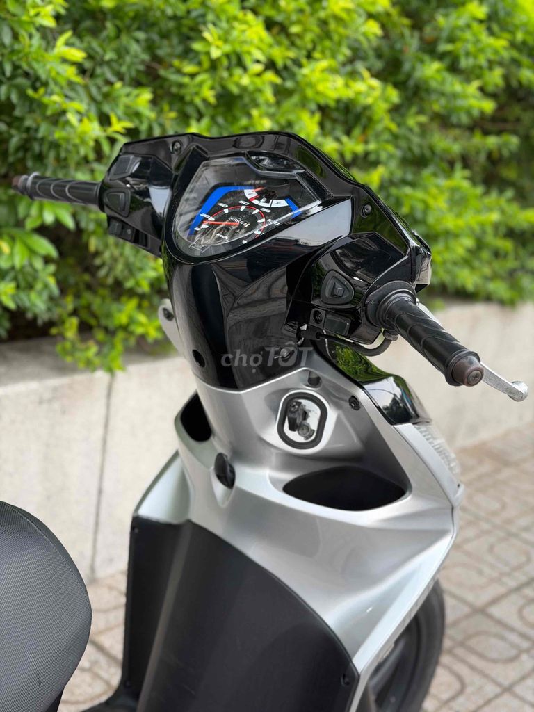 Honda Vision 2012 màu Bạc Porsche mới 80% giá rẻ