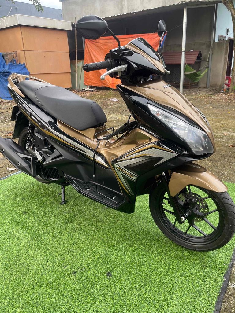Honda Air Blade 2014 Vàng đồng 15.000km. Mua bán Xe máy tại Thị xã Phú Mỹ Bà Rịa - Vũng Tàu được đăng bởi Lê  Thanh Hải  hình 1