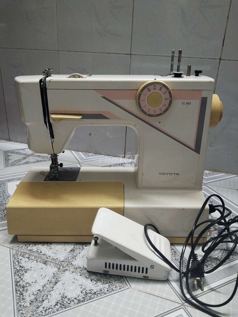 Máy may gia đình Toyota EC 450. Mua bán Nội thất, đồ gia dụng khác tại Quận 7 Tp Hồ Chí Minh được đăng bởi Mei Ngọc hình 1