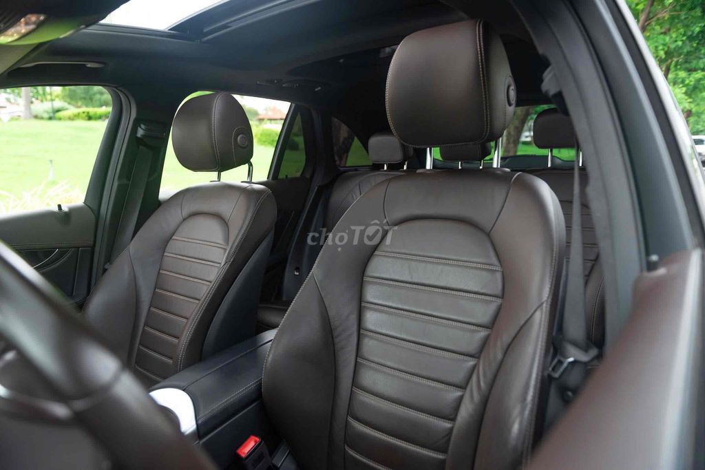 Mercedes GLC300 2018 1 chủ Trắng // Nâu. Mua bán Ô tô tại Quận 7 Tp Hồ Chí Minh được đăng bởi Nguyễn Lê Trung hình 18