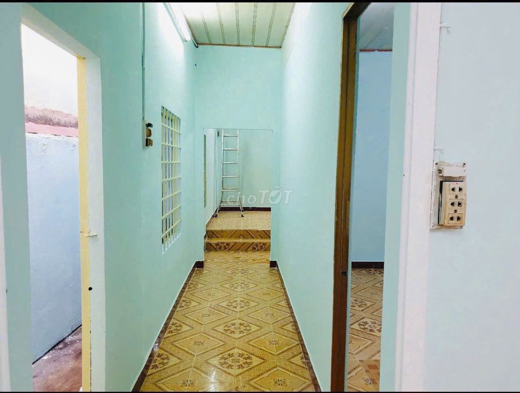 Дом на ул. Труонг Конг Динь, переулок для грузовиков, 4х17 м, кап. ремонт