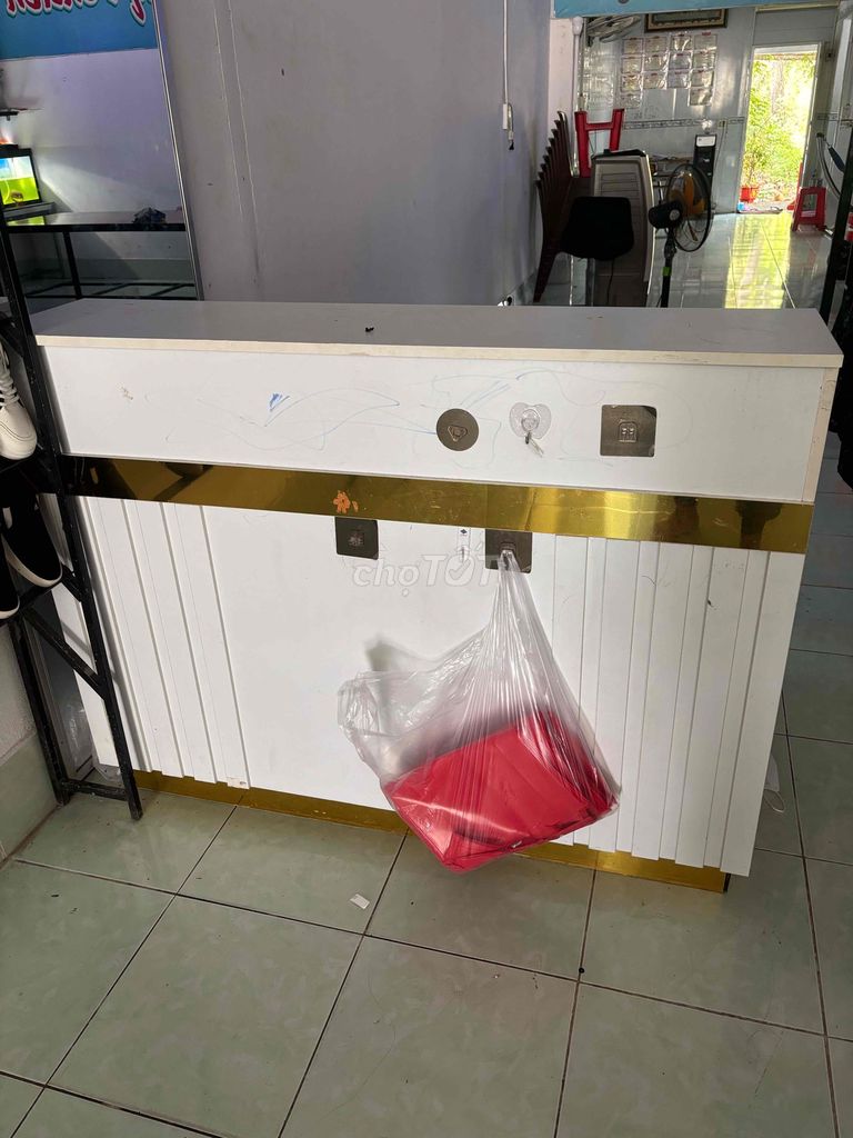 Quầy thu ngân gỗ 1.4m Trắng. Mua bán Tủ, kệ gia đình tại Thành phố Vĩnh Long Vĩnh Long được đăng bởi phùng hữu văn hình 1