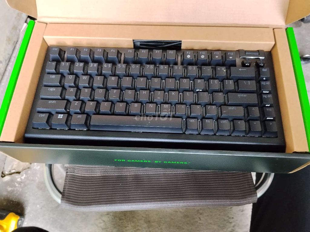 Bàn phím cơ Razer Blackwidow V4 75% Đen. Mua bán Phụ kiện (Màn hình, Chuột...) tại Quận 12 Tp Hồ Chí Minh được đăng bởi Đặng hình 1