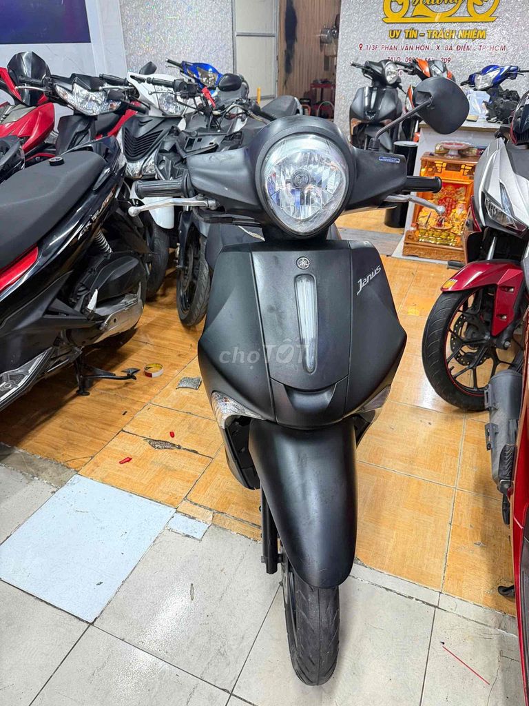Yamaha Janus 2018, черный, серый, Вьетнам