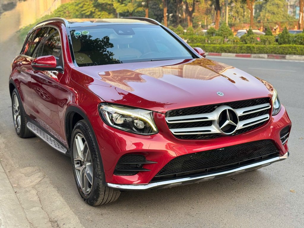 Mercedes GLC300 2018 model 2019 màu đỏ. Mua bán Ô tô tại Quận Thanh Xuân Hà Nội được đăng bởi Nguyễn Tuấn Hoàng hình 2
