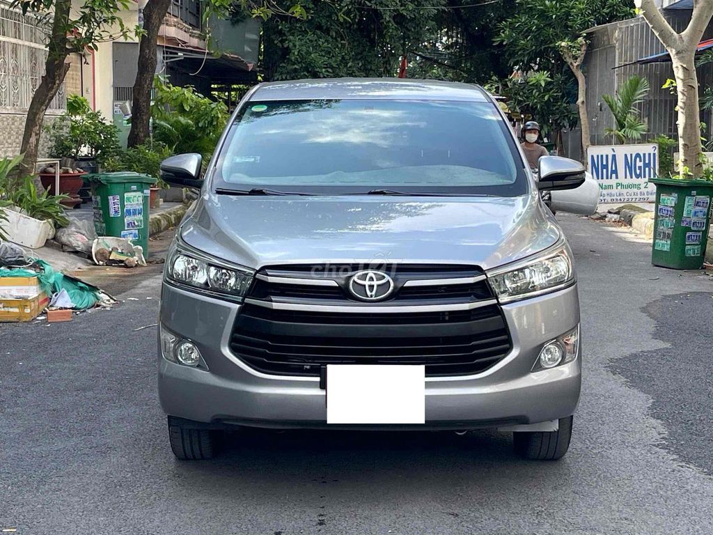 Toyota Innova 2019 Механика Серебристый 90000 км