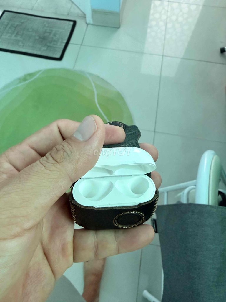 Hộp sạc tai nghe Apple AirPods 4 Trắng. Mua bán Phụ kiện (Màn hình, Chuột...) tại Thành phố Thủ Đức Tp Hồ Chí Minh được đăng bởi Nguyễn anh hoang hình 1