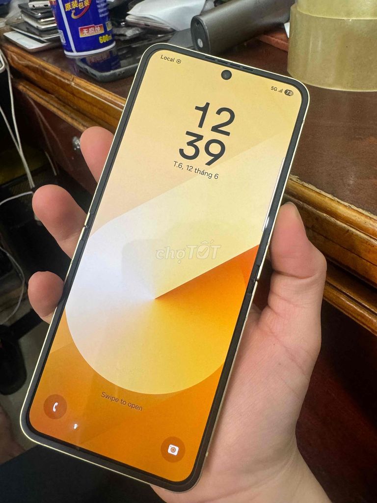 Samsung Z Flip 6 256GB Vàng bảng xách tay canada. Mua bán Điện thoại tại Quận Tân Phú Tp Hồ Chí Minh được đăng bởi meo hình 1