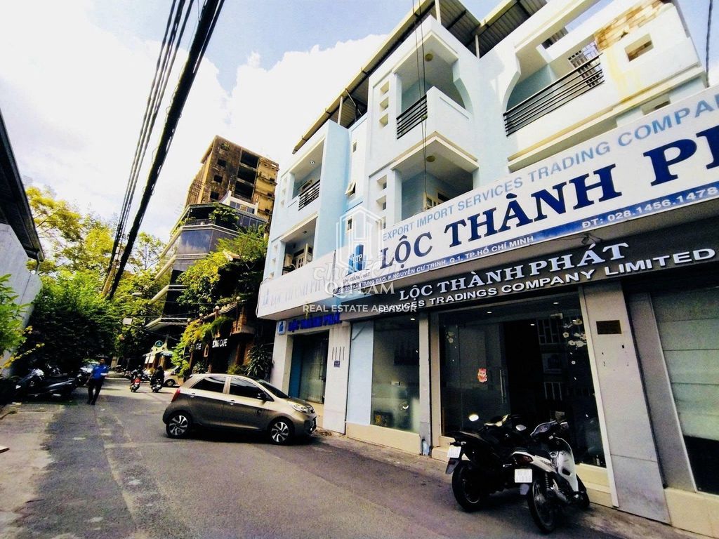 Nguyên căn HXH Trần Hưng Đạo, Q1. Dt: 15x7m, Kc: trệt 2 lầu 