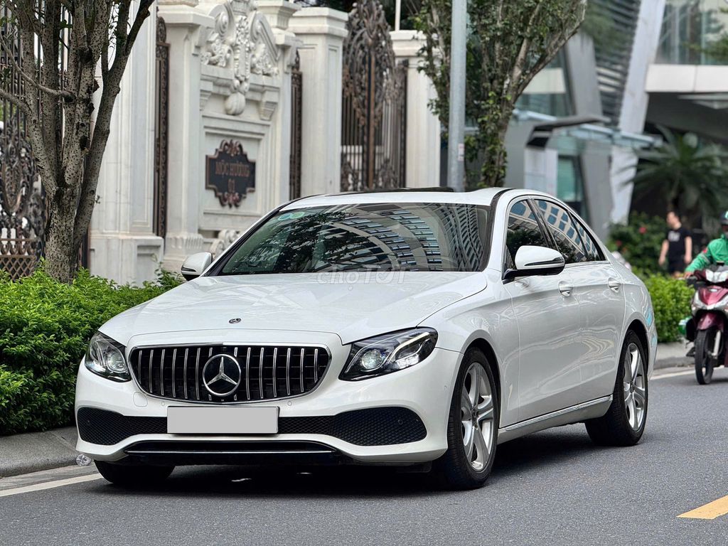Mercedes E250 2018 màu trắng. Mua bán Ô tô tại Quận Thanh Xuân Hà Nội được đăng bởi Nguyễn Tuấn Hoàng hình 2